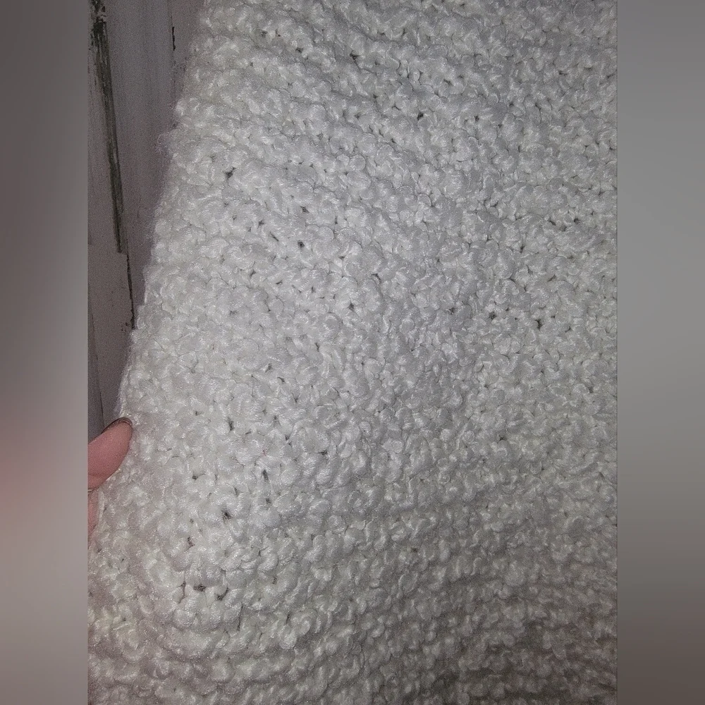 NWT Rachel Zoe Knit Metallic Table Runner